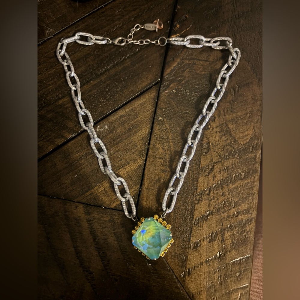 Sabika Rise 1-Stone Necklace